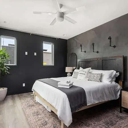 Beautiful 3bd With 2 Story Rooftop For
