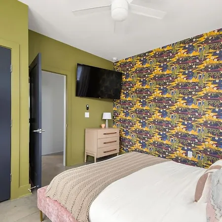 Beautiful 3bd With 2 Story Rooftop For Holiday home
