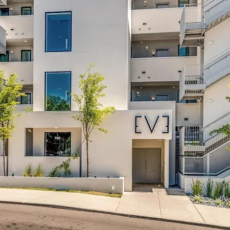 Stylish Riverfront Eve 305 - Free Parking Holiday home *