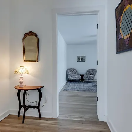 Chic 2 Bed 2 Bath, In 12 South Nashville