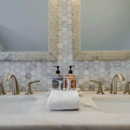 Bougie Squirrel Glam Pad * Nashville