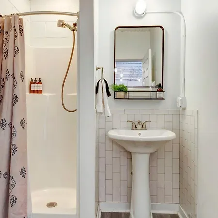 Bougie Squirrel Glam Pad Nashville