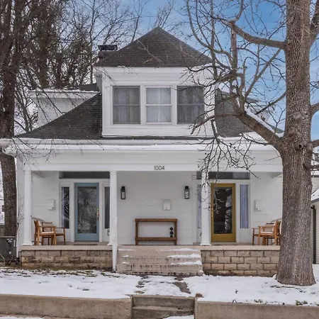 Chic 2 Bed 2 Bath, In 12 South