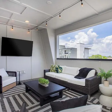 Holiday home Downtown Views Glam Stations Close To Broadway