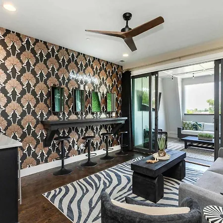 Holiday home Downtown Views Glam Stations Close To Broadway *