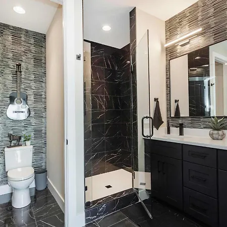 Holiday home Downtown Views Glam Stations Close To Broadway *