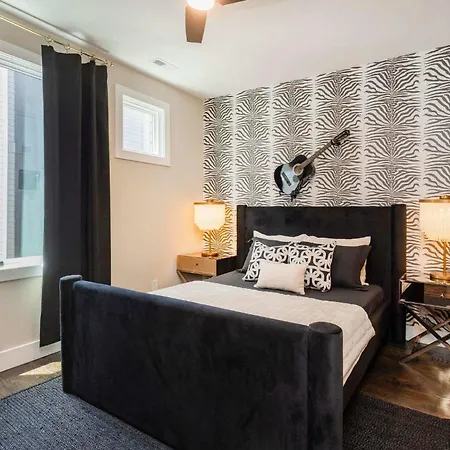 Holiday home Downtown Views Glam Stations Close To Broadway