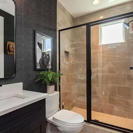 Holiday home Downtown Views Glam Stations Close To Broadway Nashville