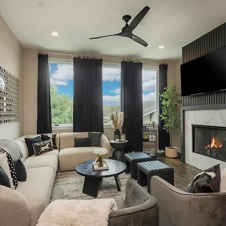 Holiday home Downtown Views Glam Stations Close To Broadway Nashville