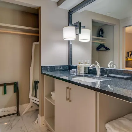 Charming Retreat For 2 Near Downtown & Broadway Apartment
