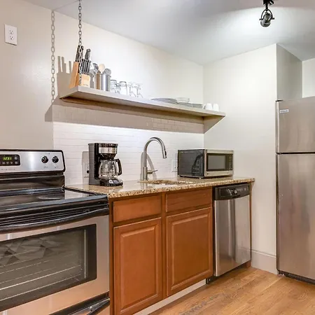 Holiday home Charming For 4 In Family Dt Walk To Broadway Nashville