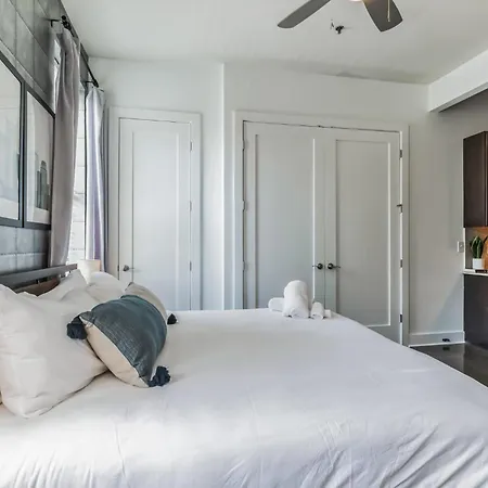 1 Bdr Loft Close To Vanderbilt Hospital Holiday home *