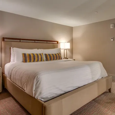 Comfy Family Retreat For 4 In Dt Walk To Broadway Holiday home Nashville
