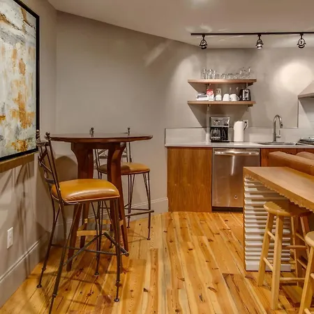 Comfy Family Retreat For 4 In Dt Walk To Broadway Nashville