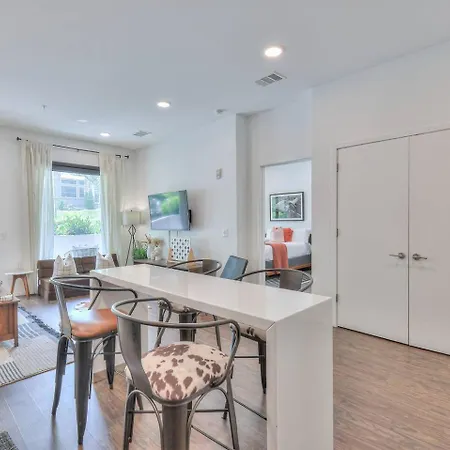 Amazing Downtown W Pool Free Parking 104 Holiday home