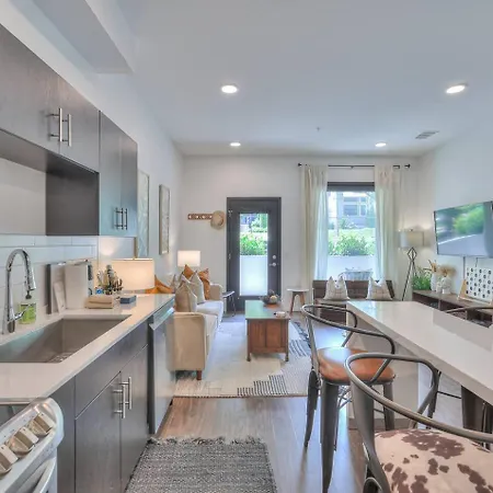 Amazing Downtown W Pool Free Parking 104 *
