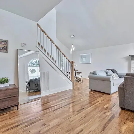 Nest: Renovated Retreat Near Bna Holiday home *