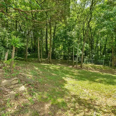 Nest: Renovated Retreat Near Bna