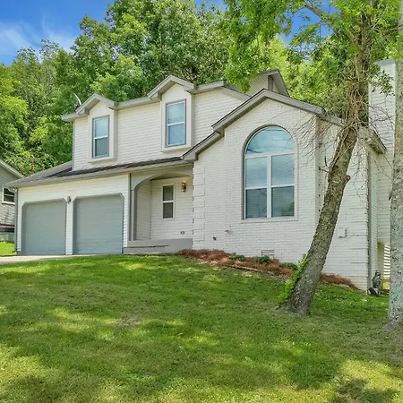 Nest: Renovated Retreat Near Bna