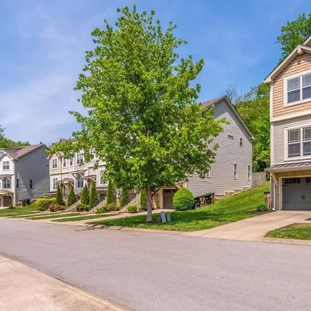 Cheerful In Hip Westmeade! *