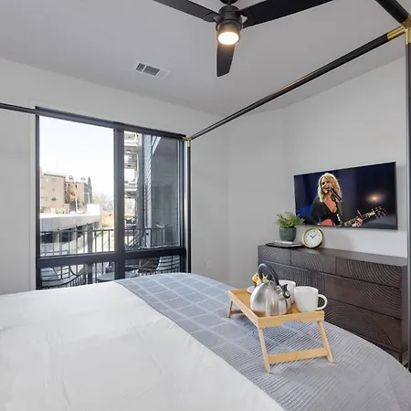 Records - 4 Units - Pool & Gym - Mins To Broadway *