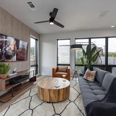 Records - 4 Units - Pool & Gym - Mins To Broadway Holiday home Nashville