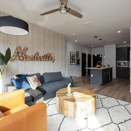 Holiday home Records - 4 Units - Pool & Gym - Mins To Broadway Nashville