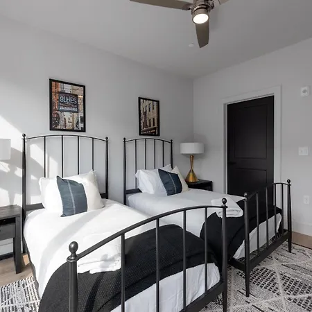 Records - 4 Units - Pool & Gym - Mins To Broadway Nashville