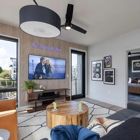 Records - 4 Units - Pool & Gym - Mins To Broadway