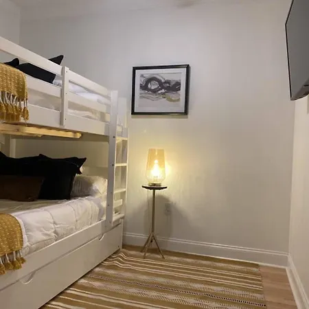 Two On Music Row That Sleeps 14 With Pool And Parking Holiday home Nashville