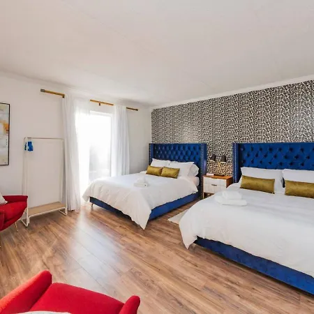 Two On Music Row That Sleeps 14 With Pool And Parking Holiday home Nashville