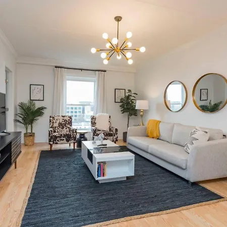 Two On Music Row That Sleeps 14 With Pool And Parking *