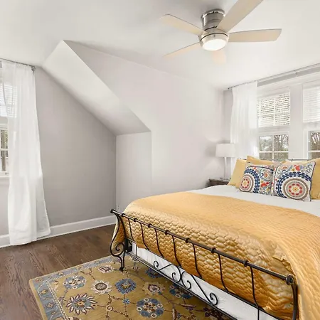Holiday home Charm - Private Rooftop Deck Nashville