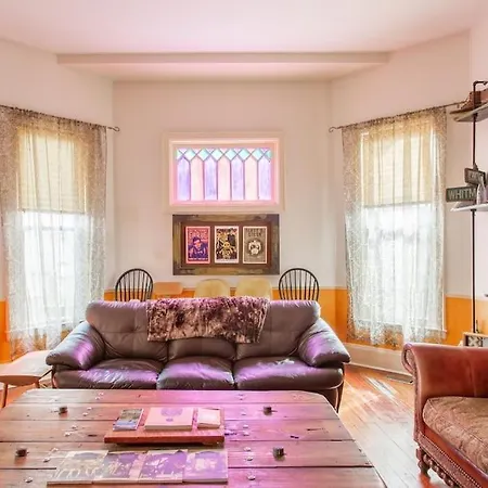 Eclectic Pet Friendly In East Nashville