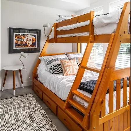 Holiday home 3 Story Townhome In East *