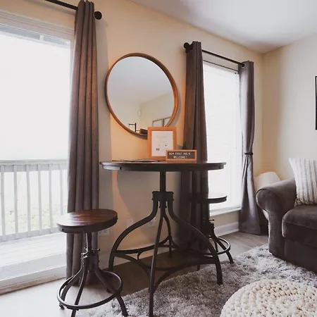 Riverfront Centrally Located Near Dt