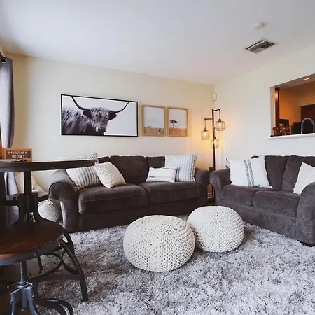 Riverfront Centrally Located Near Dt Holiday home