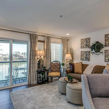Riverfront Minutes From Broadway Nashville