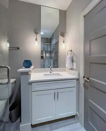 Dual - 1 Mile From Dt Nash & Farmers Market