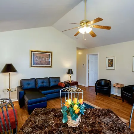 Delightful Duplex - Steps Away From Tsu Holiday home