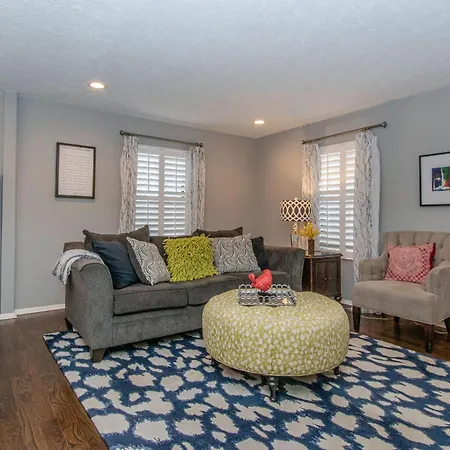 Cozy Getaway - Close To Dt Nash & Germantown Holiday home *