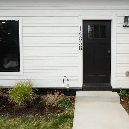 Stylish Modern In Nashville's 12 South Holiday home *