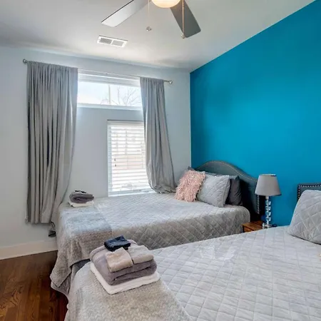 Holiday home Modern 2 Bdr Townhome Minutes From Downtown