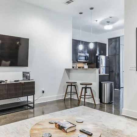 Holiday home Chic And Modern West End Living