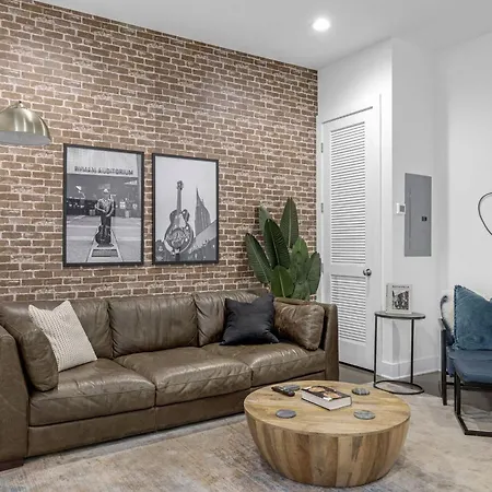 Holiday home Chic And Modern West End Living *