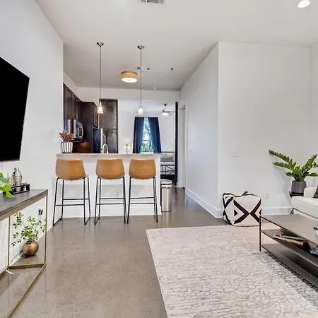 Centennial Park Near Broadway Sleeps 4 *