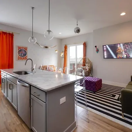 Dolly's Disco - Stylish 2 Bdr Holiday home