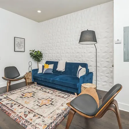 Electric Geometric - Fit For 4 Holiday home *