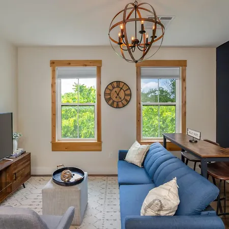 Charming Historic Loft Near Centennial Park