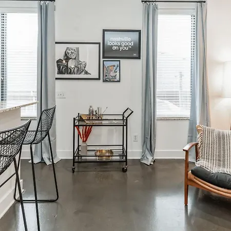 Modern Loft Near West End